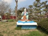 池を向く浦島太郎像